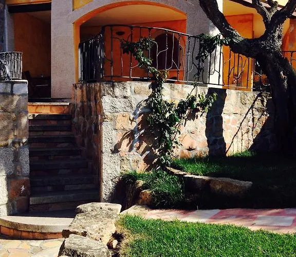 I Mari Di Gallura And Bed and Breakfast 3*