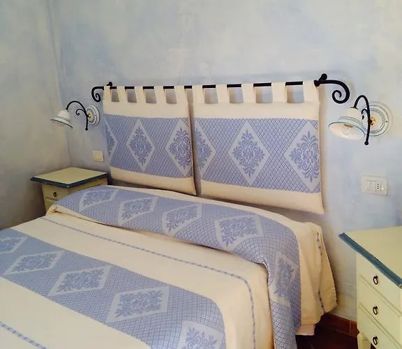 I Mari Di Gallura And Bed and Breakfast 3*